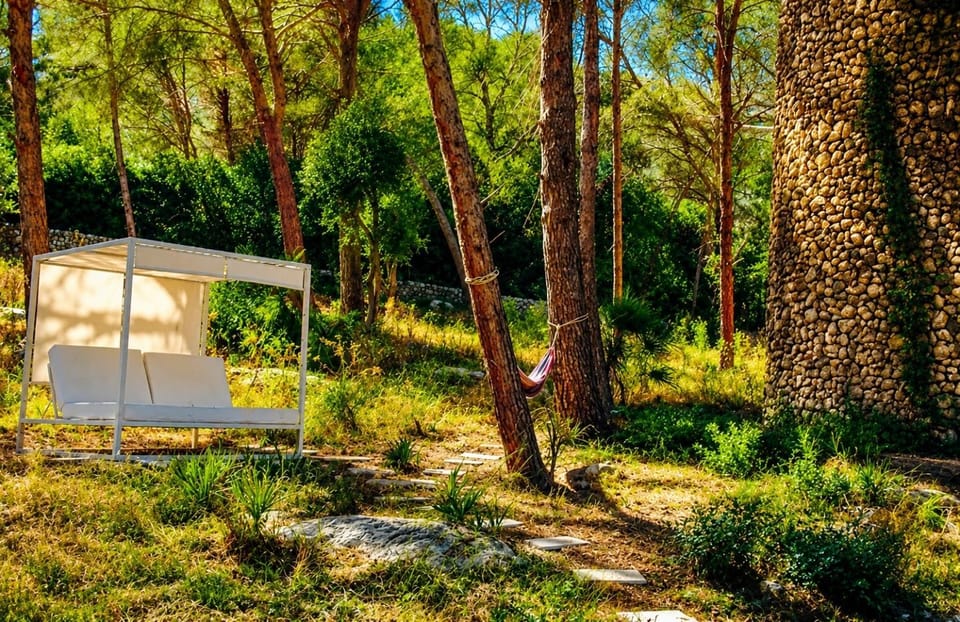 AGUAIT - Villa approximately aprox 4O OOO meters PLUS PRIVATE mountain approx 3 minutes walking from the beach Ideal for relaxation sport Villa in Serra de Tramuntana