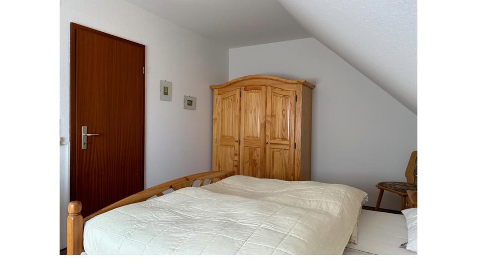 Bedroom, wardrobe