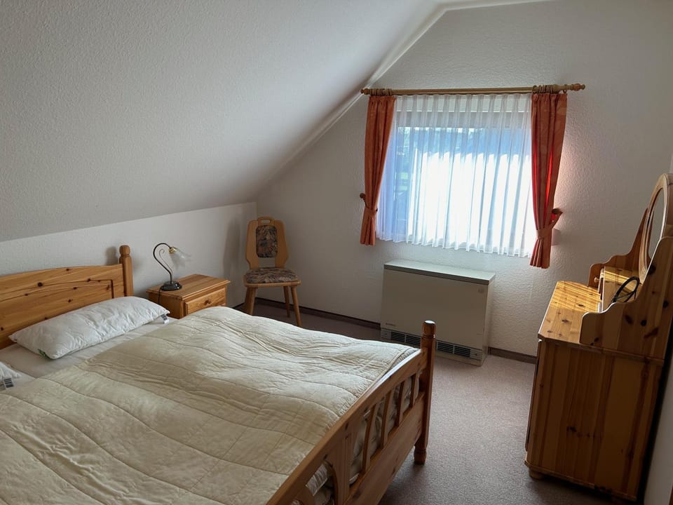 Bedroom, wardrobe