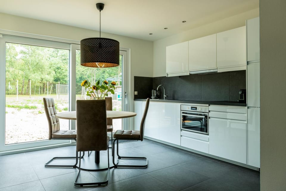 Kitchen or kitchenette, Dining area, minibar, pet friendly, stove