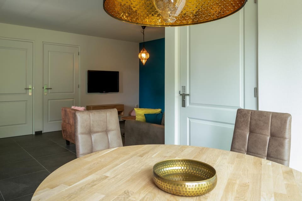 Communal lounge/ TV room, TV and multimedia, Living room, Seating area