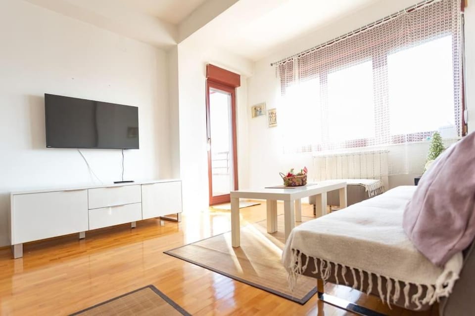 Communal lounge/ TV room, Living room, Seating area, Evening entertainment
