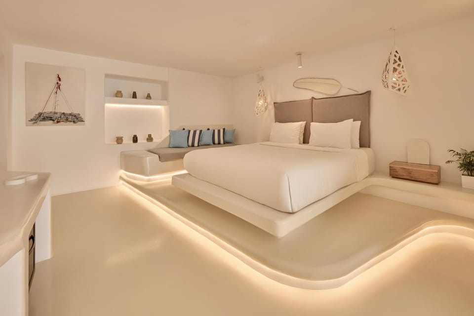 Bed, Decorative detail, Bedroom, minibar, towels