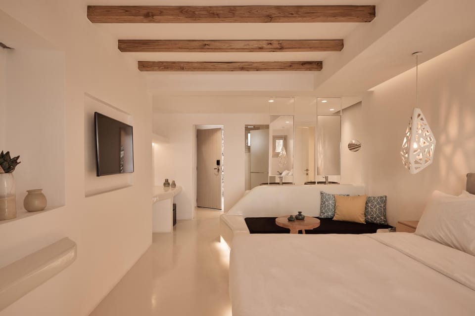 Shower, Bed, Bathroom, TV and multimedia, Decorative detail, Bedroom, minibar, air conditioner