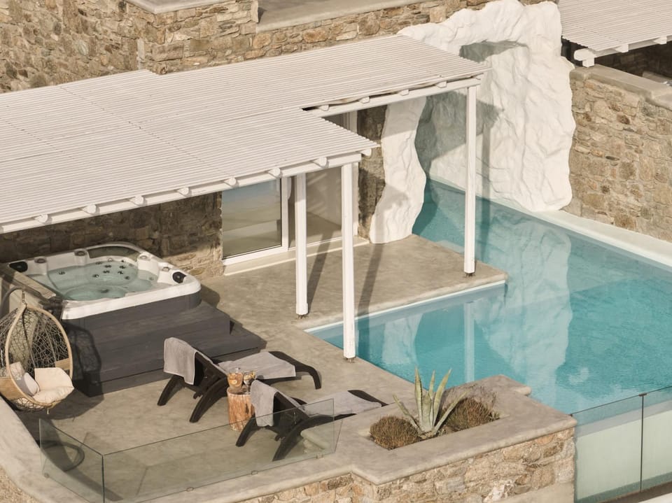 Day, Natural landscape, Hot Tub, Pool view, Swimming pool, sunbed