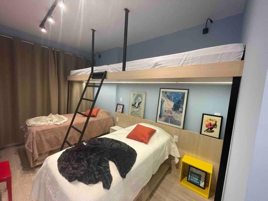 Bedroom, bunk bed
