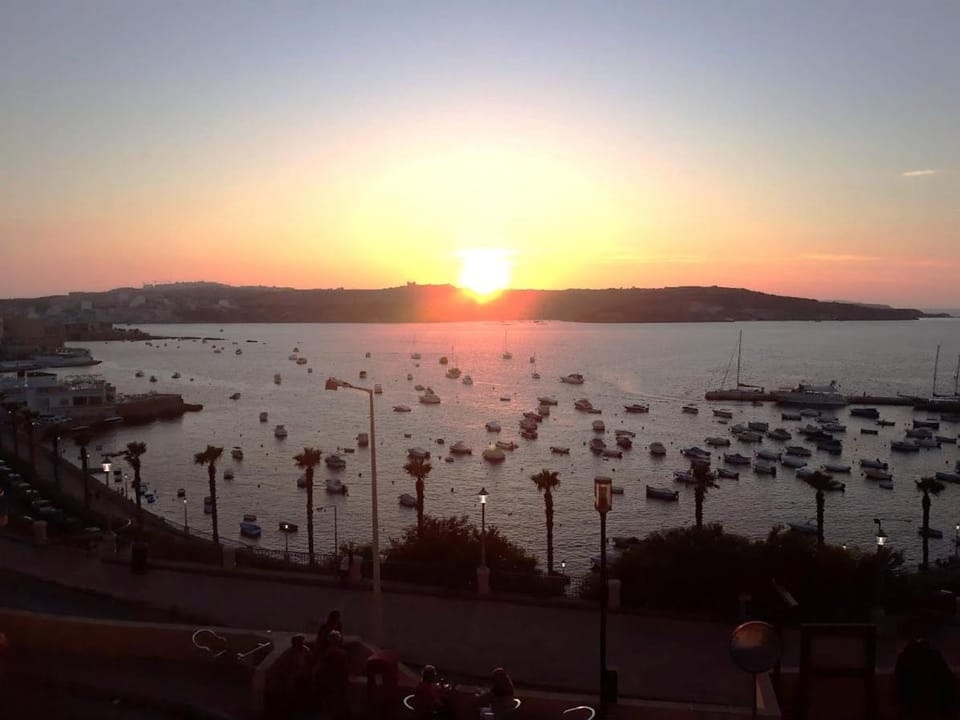 New Seafront apartment – Spectacular views Apartment in Saint Paul's Bay