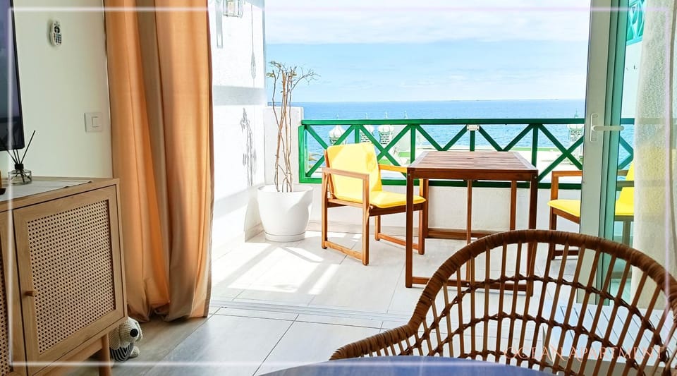 View (from property/room), Dining area, Sea view