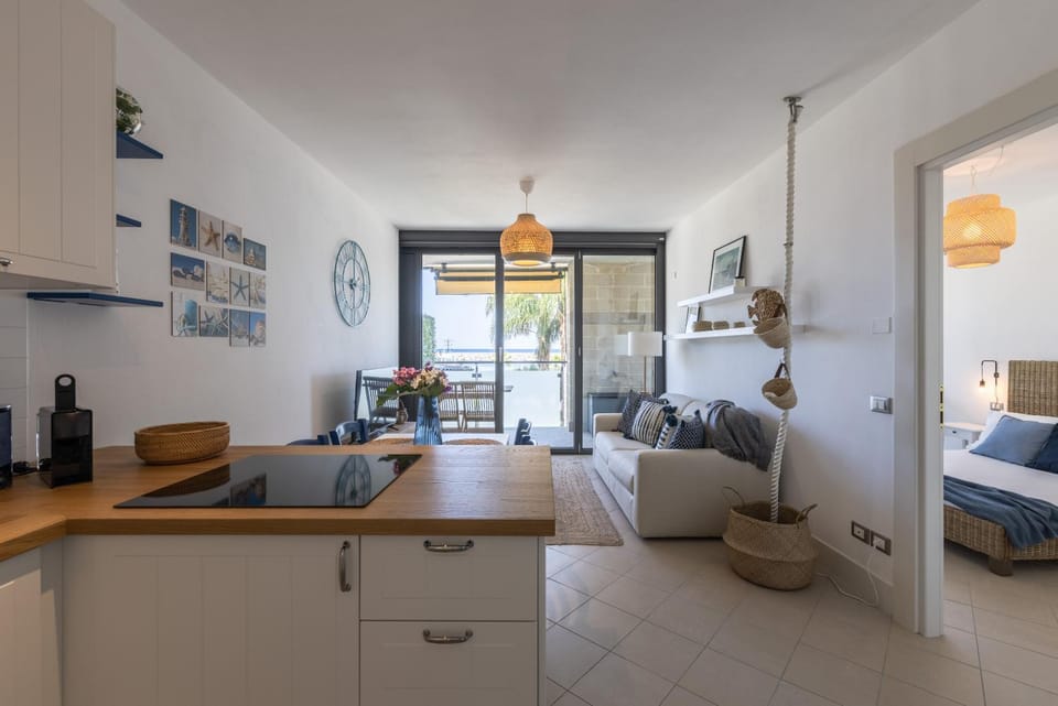 Kitchen or kitchenette, Living room