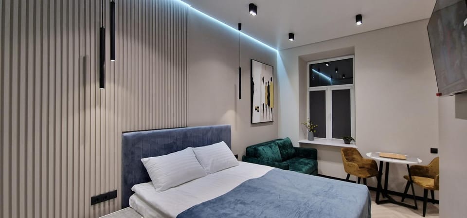 Bed, Photo of the whole room, Seating area, Bedroom
