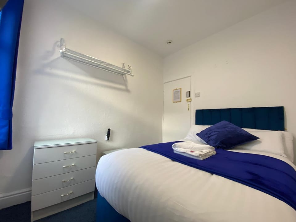Bed, Photo of the whole room, towels