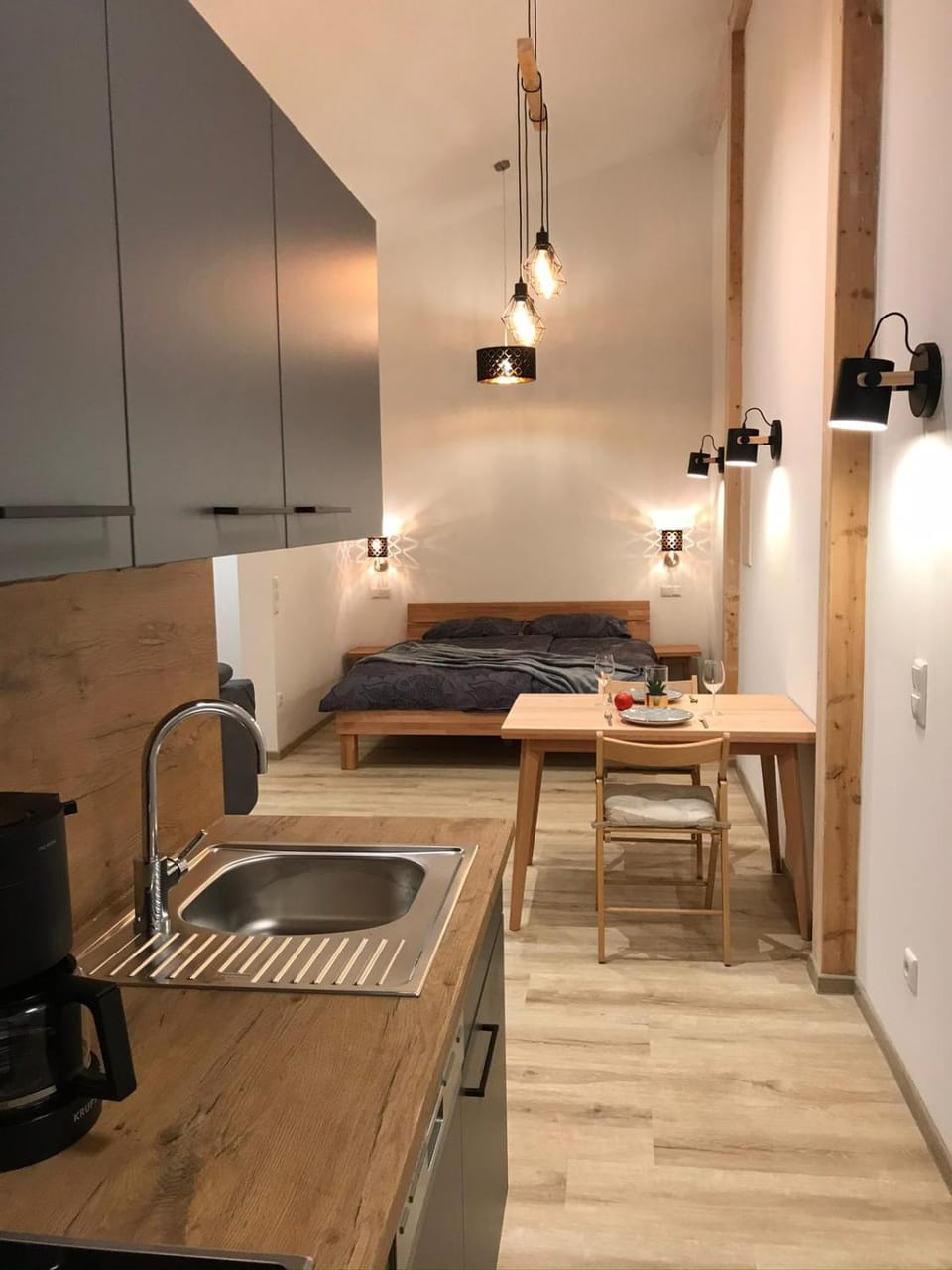 Dining area, kitchen