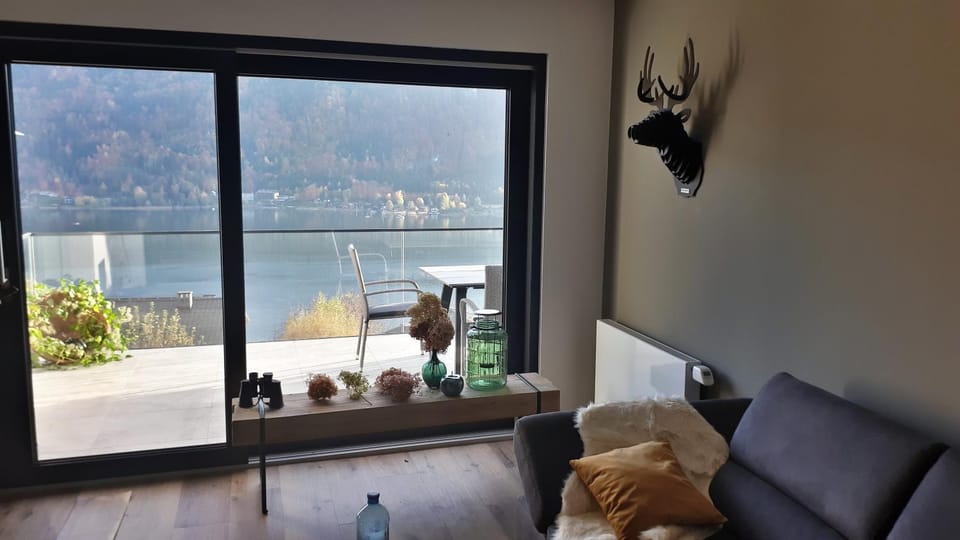 Natural landscape, View (from property/room), Balcony/Terrace, Living room, Seating area, Lake view