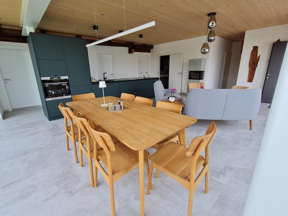 Seating area, Dining area