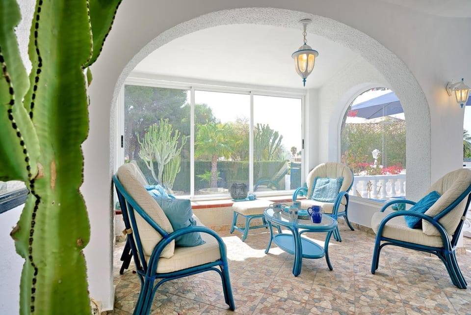 Day, Seating area