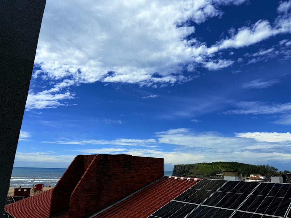 Ótimo apto 50m da areia churrasq 2Q 2 banheiros 301 Apartment in State of Santa Catarina