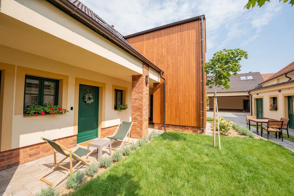 Property building, Spring, Day, Garden, Garden view