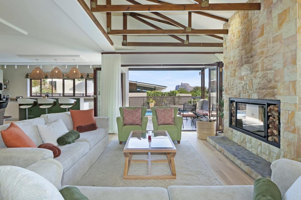 Lounge or bar, Entertainment, kitchen