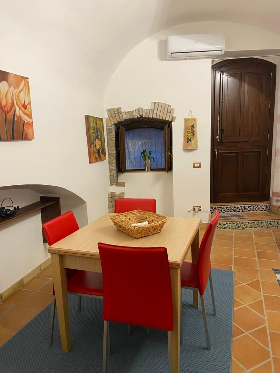 Living room, Dining area, air conditioner