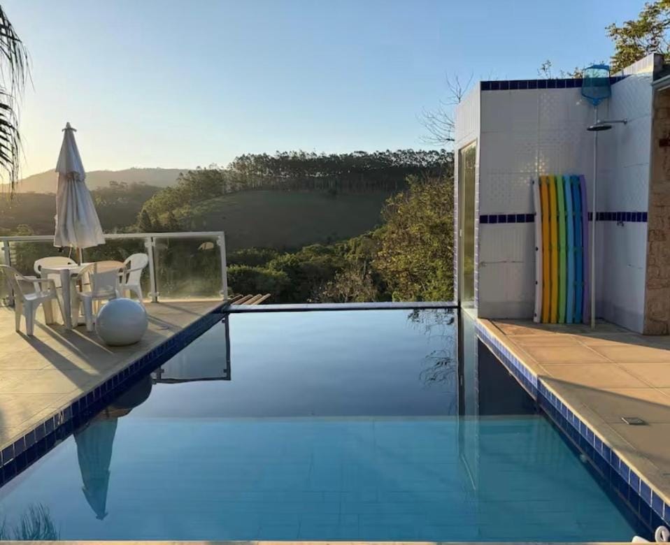 Refúgio com Vista do Pôr do Sol Piscina e Sauna Vacation rental in Miguel Pereira