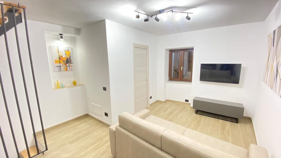 TV and multimedia, Photo of the whole room