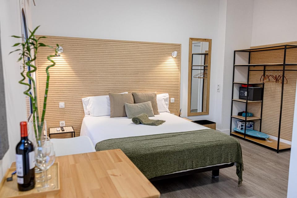 Bed, Library, Photo of the whole room, Bedroom, wardrobe