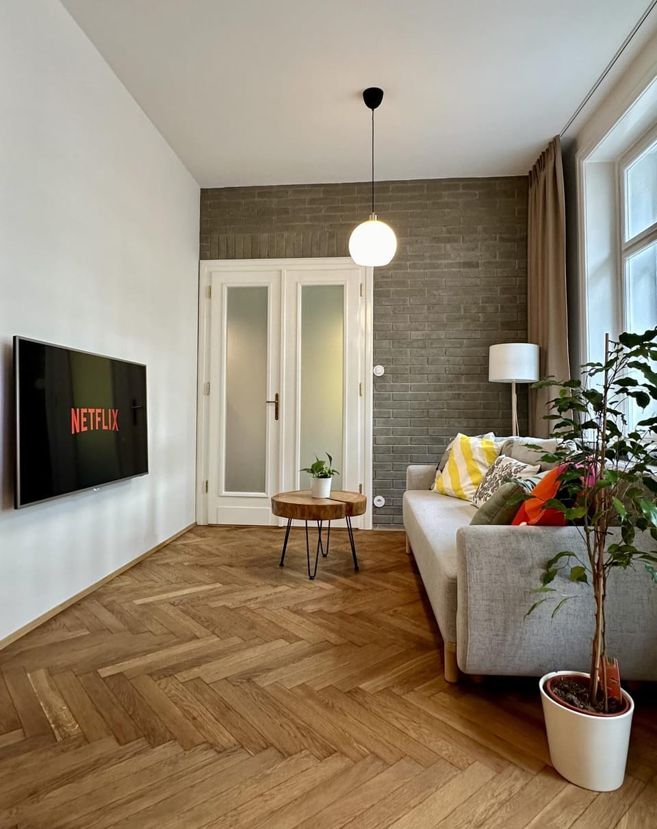TV and multimedia, Living room, Photo of the whole room, Seating area