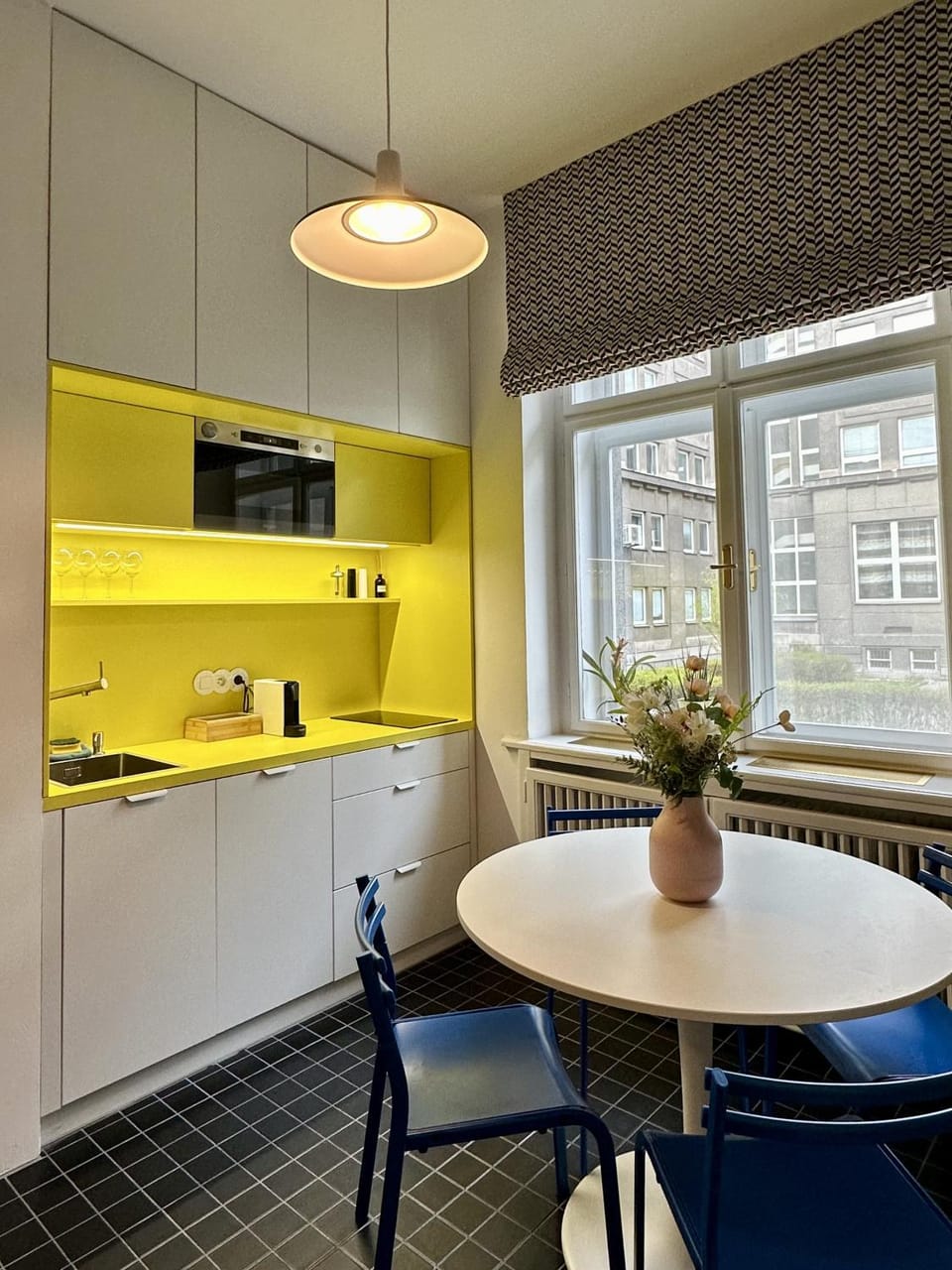 Coffee/tea facilities, Kitchen or kitchenette, minibar, stove
