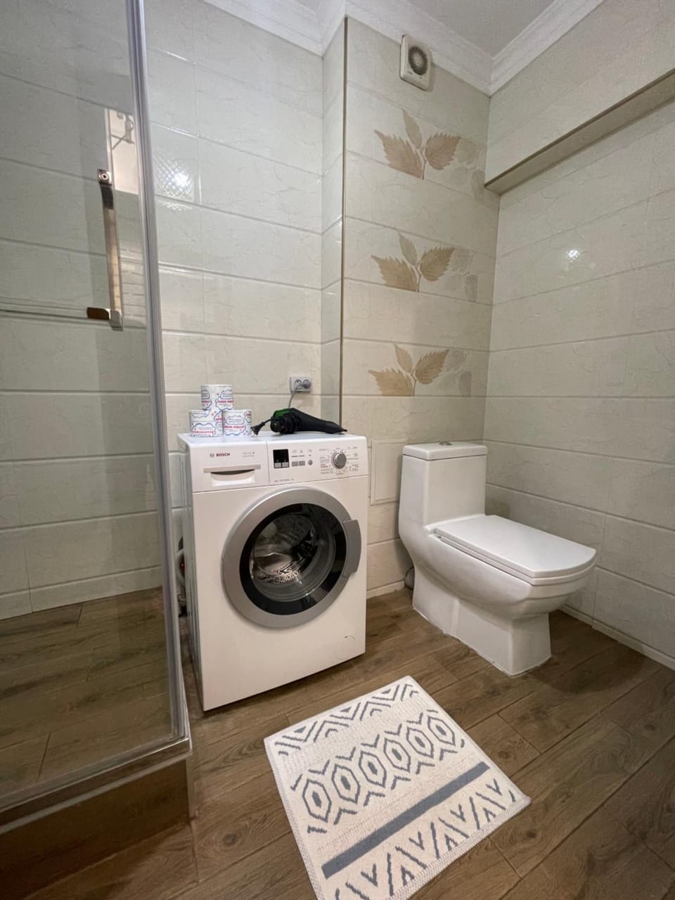 Toilet, washing machine