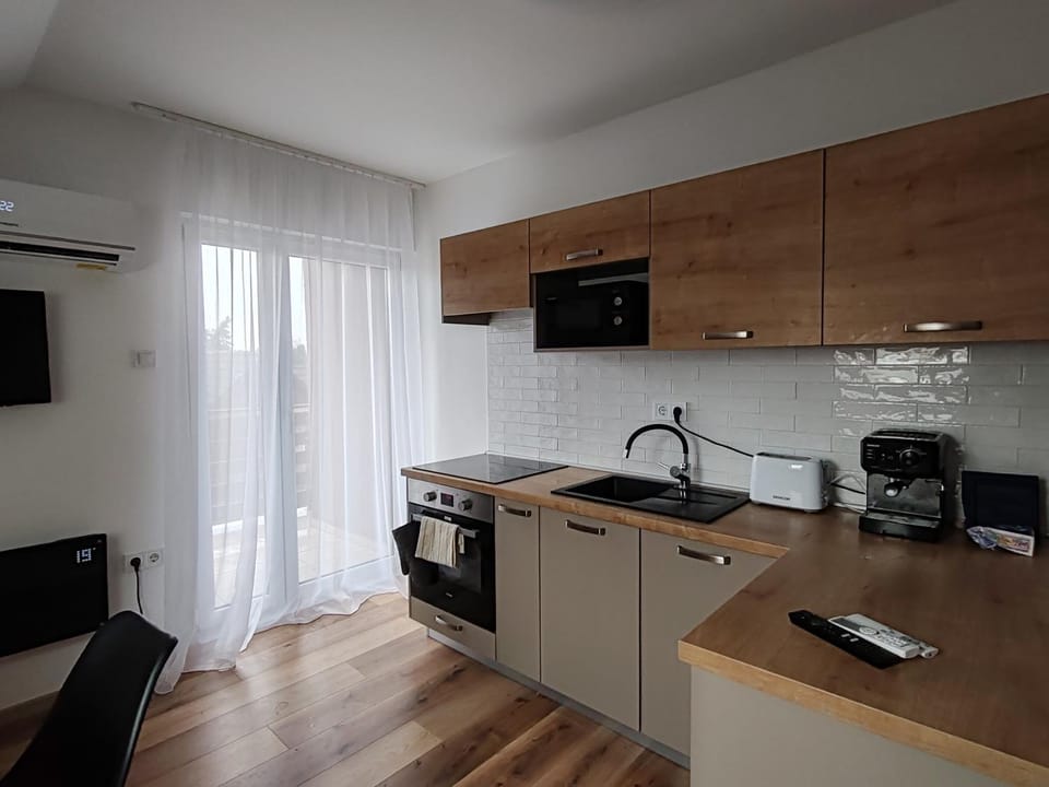 TV and multimedia, Kitchen or kitchenette, minibar, pet friendly, stove, toaster