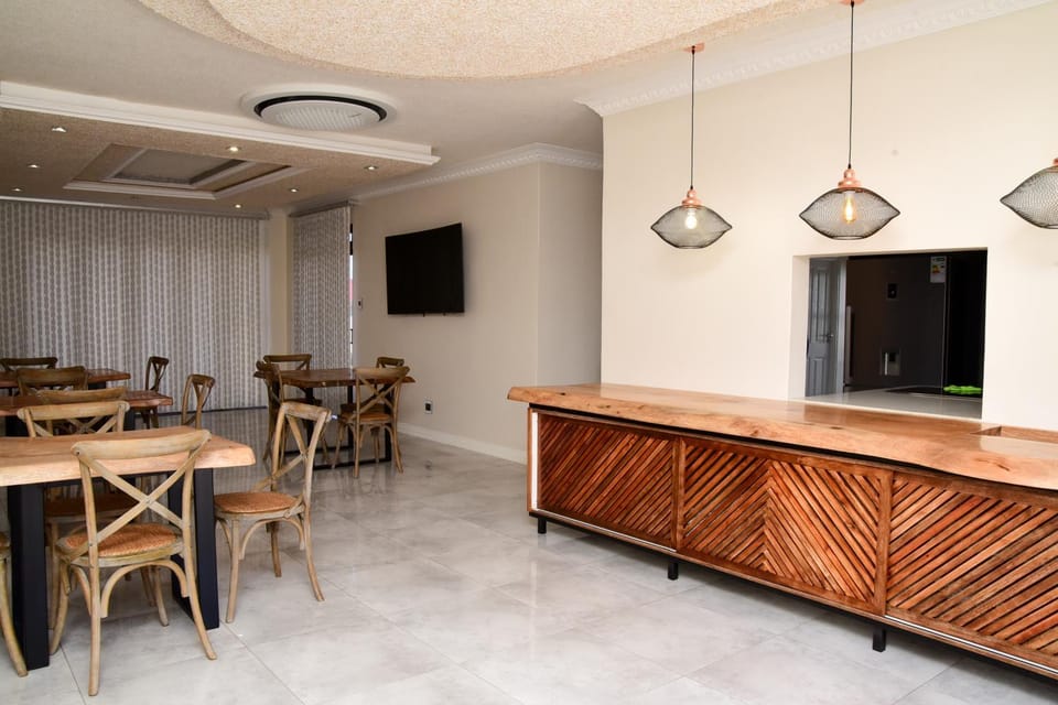 Restaurant/places to eat, Dining area