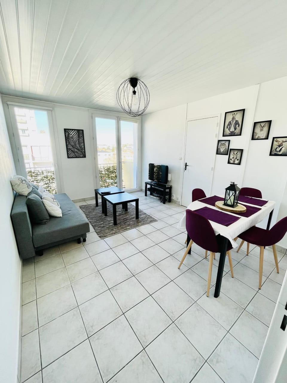TV and multimedia, Living room, Seating area, Dining area