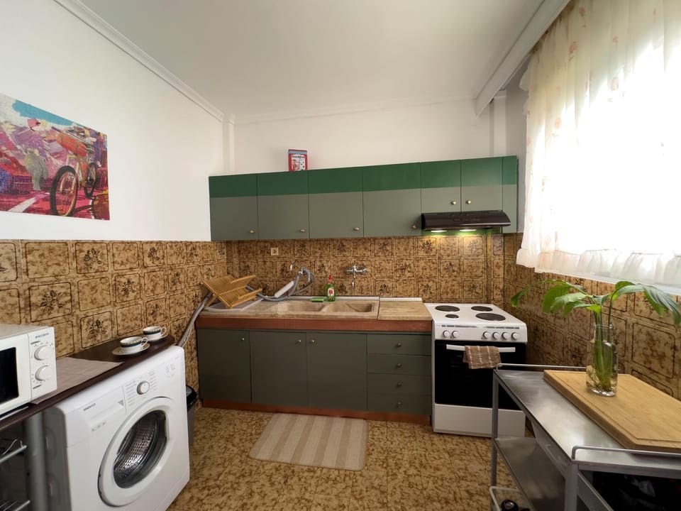 Kitchen or kitchenette, kitchen