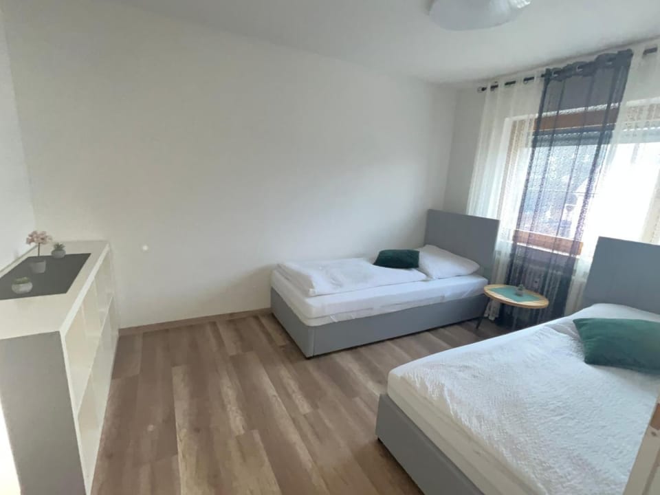 Monteurwohnung & Business Apartment mit Balkon & Parkplatz in Metzingen Outlet Apartment in Metzingen