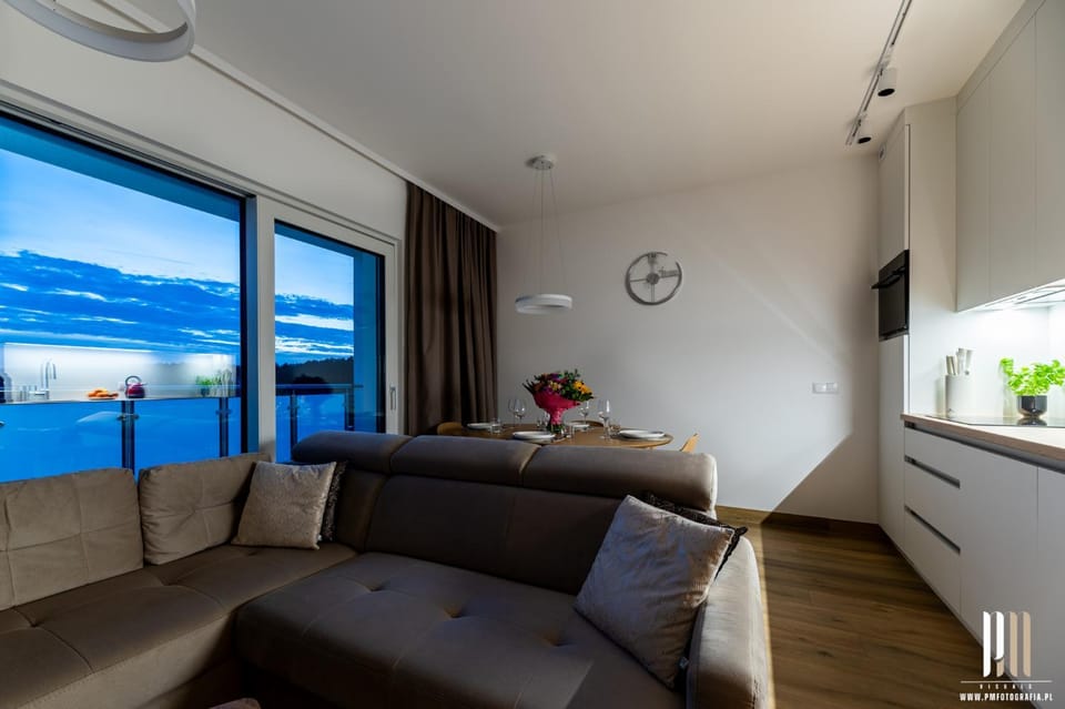 Kitchen or kitchenette, Living room, Seating area, Dining area