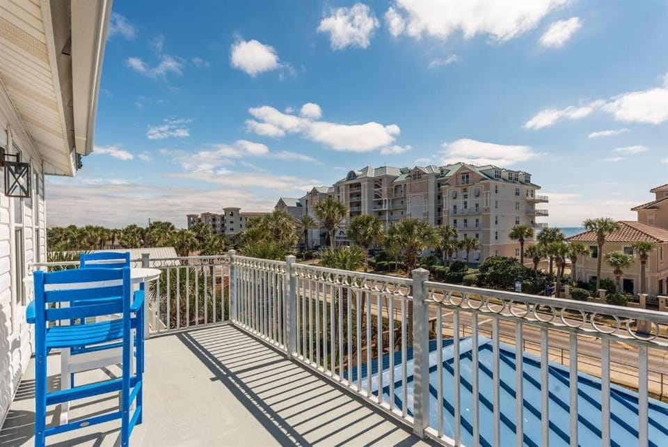 At Last 100' to Beach Access Close to Shops House in Destin