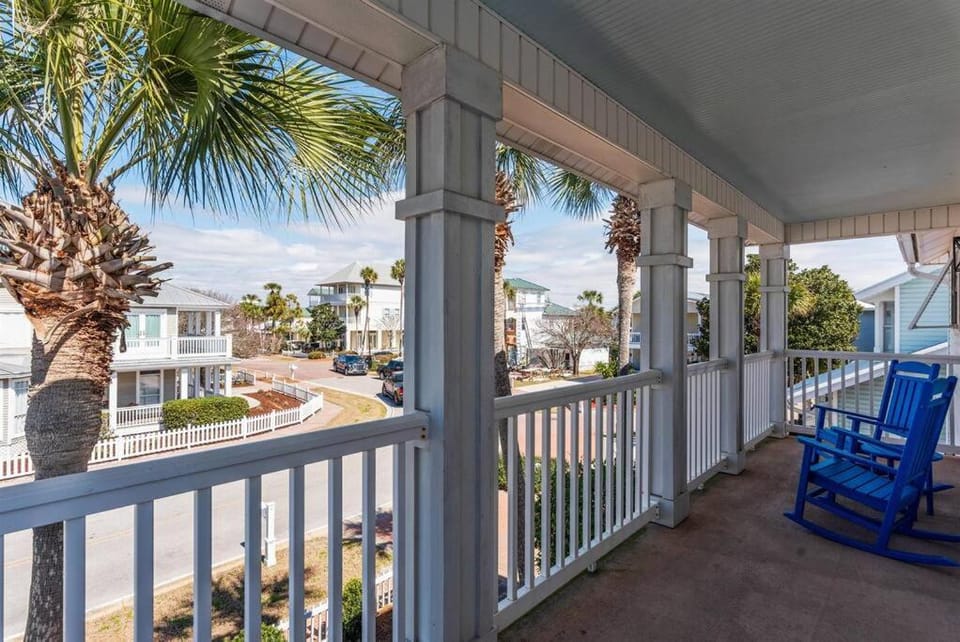 At Last 100' to Beach Access Close to Shops House in Destin