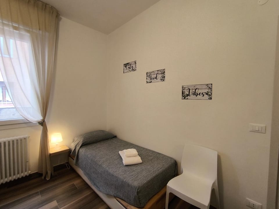 Bed, Bedroom, internet, towels