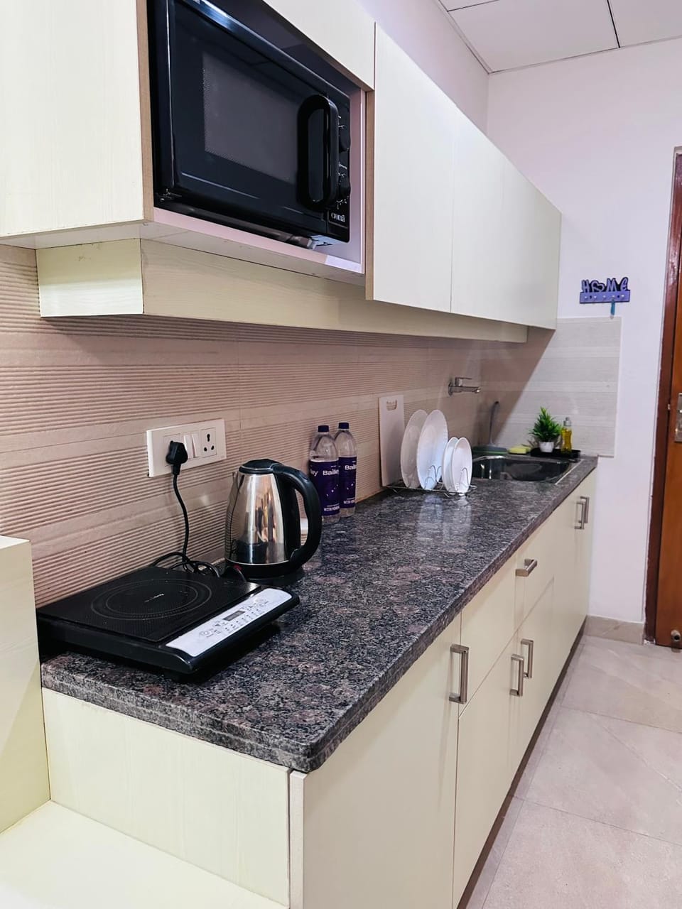 Coffee/tea facilities, Kitchen or kitchenette, minibar, stove