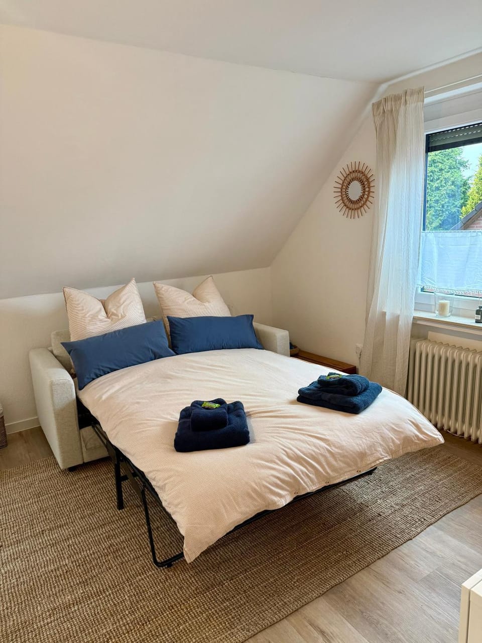 Bed, Living room