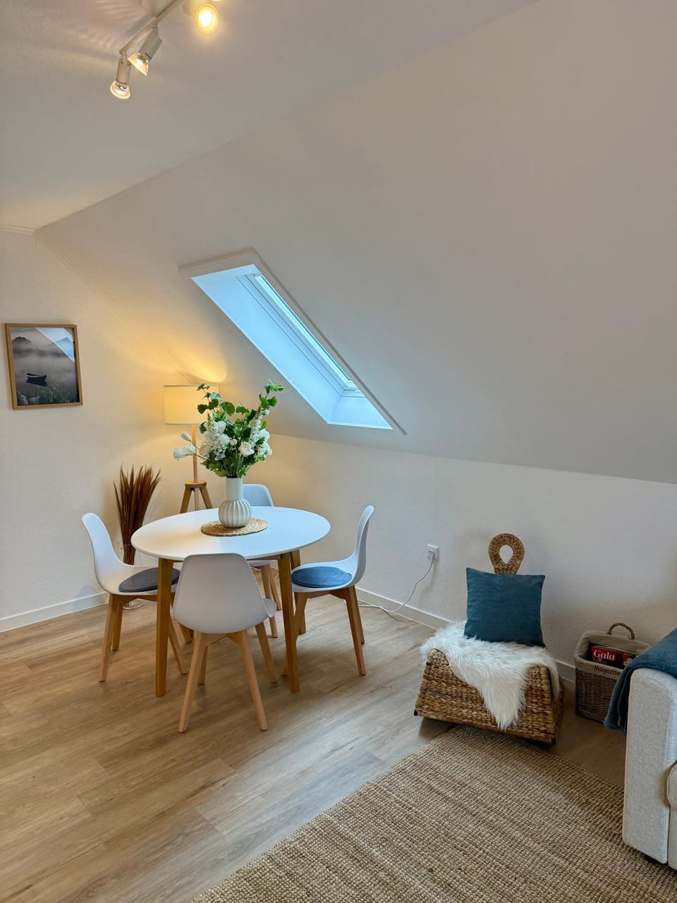 Living room, Seating area, Dining area