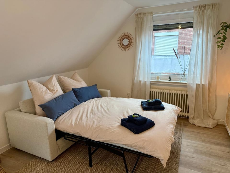 Bed, Living room