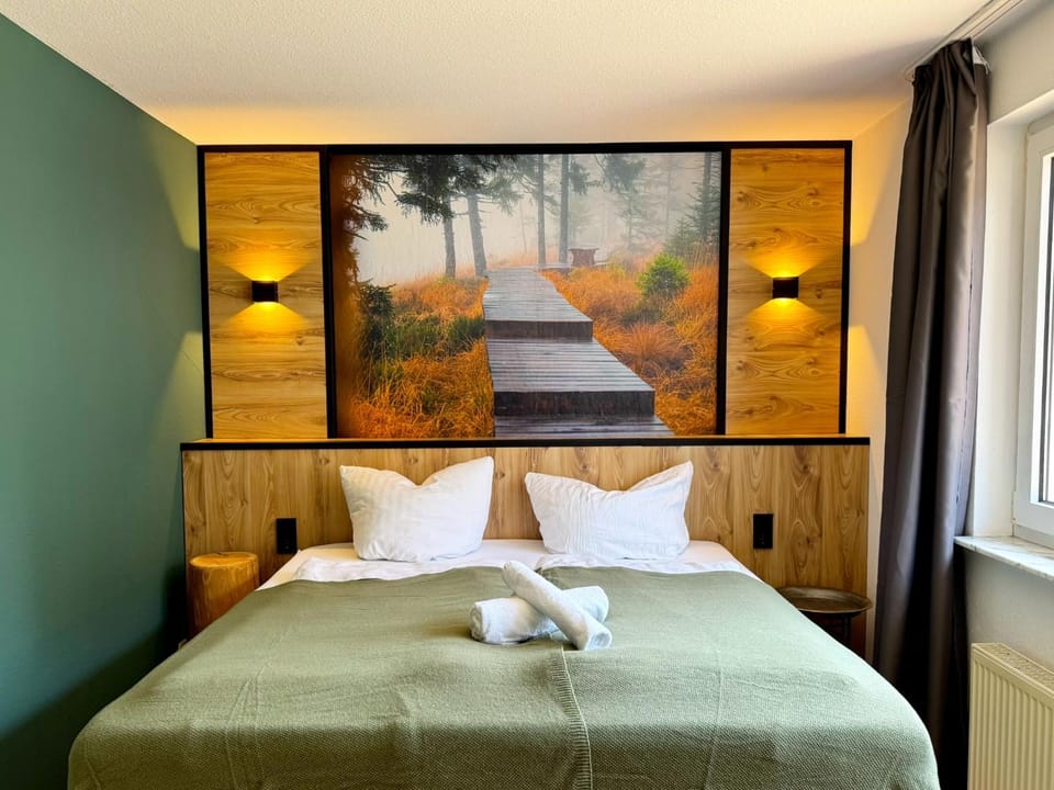 Bed, Bedroom, towels