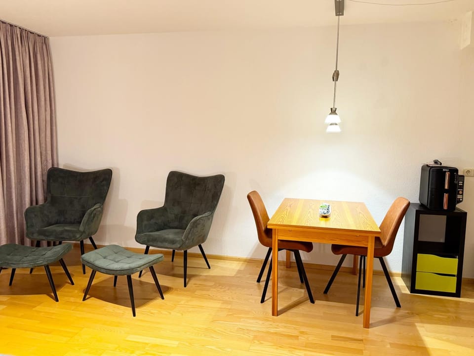 Seating area, Dining area