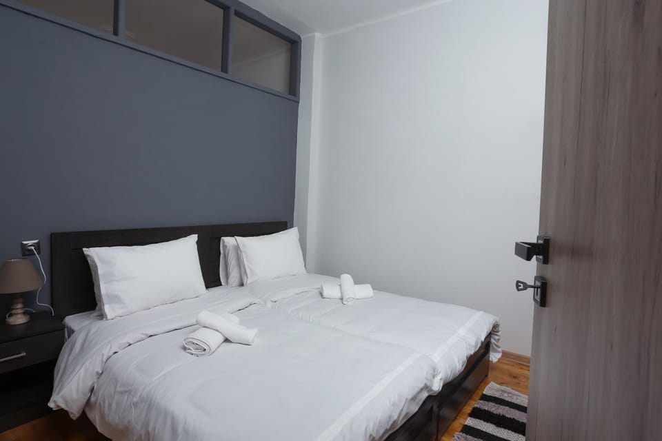 Bed, Photo of the whole room, Bedroom, towels