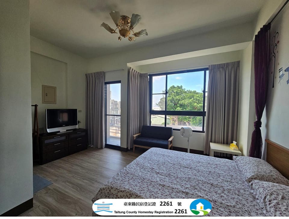 TV and multimedia, Photo of the whole room, Bedroom