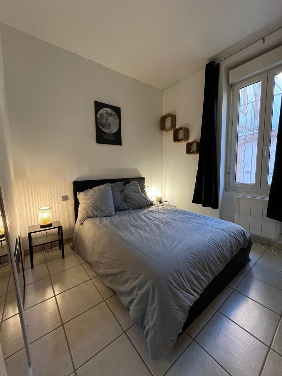Bed, Photo of the whole room