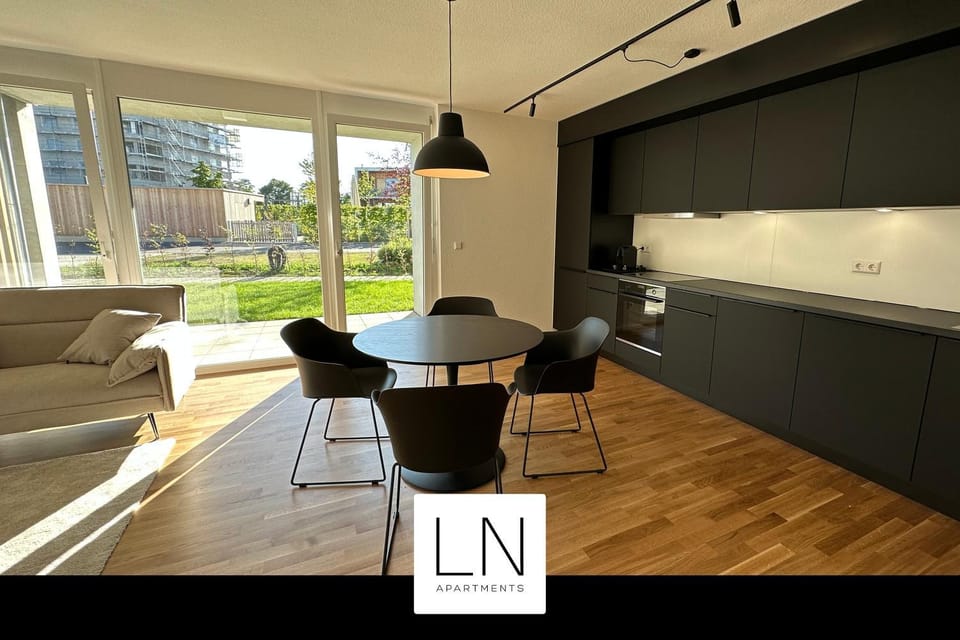 Seating area, Dining area, kitchen