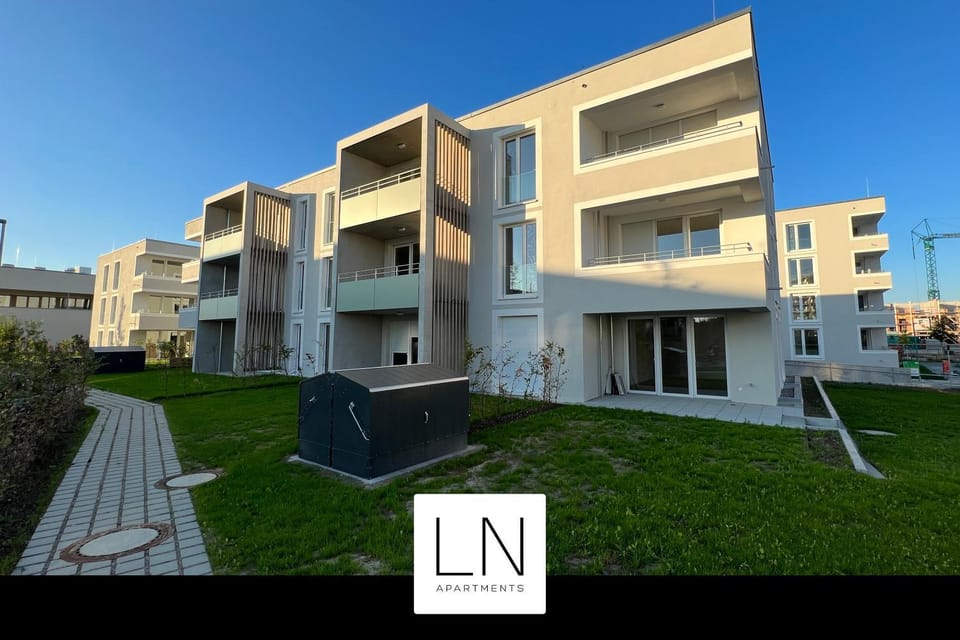 Property building, Garden, Balcony/Terrace, Garden view