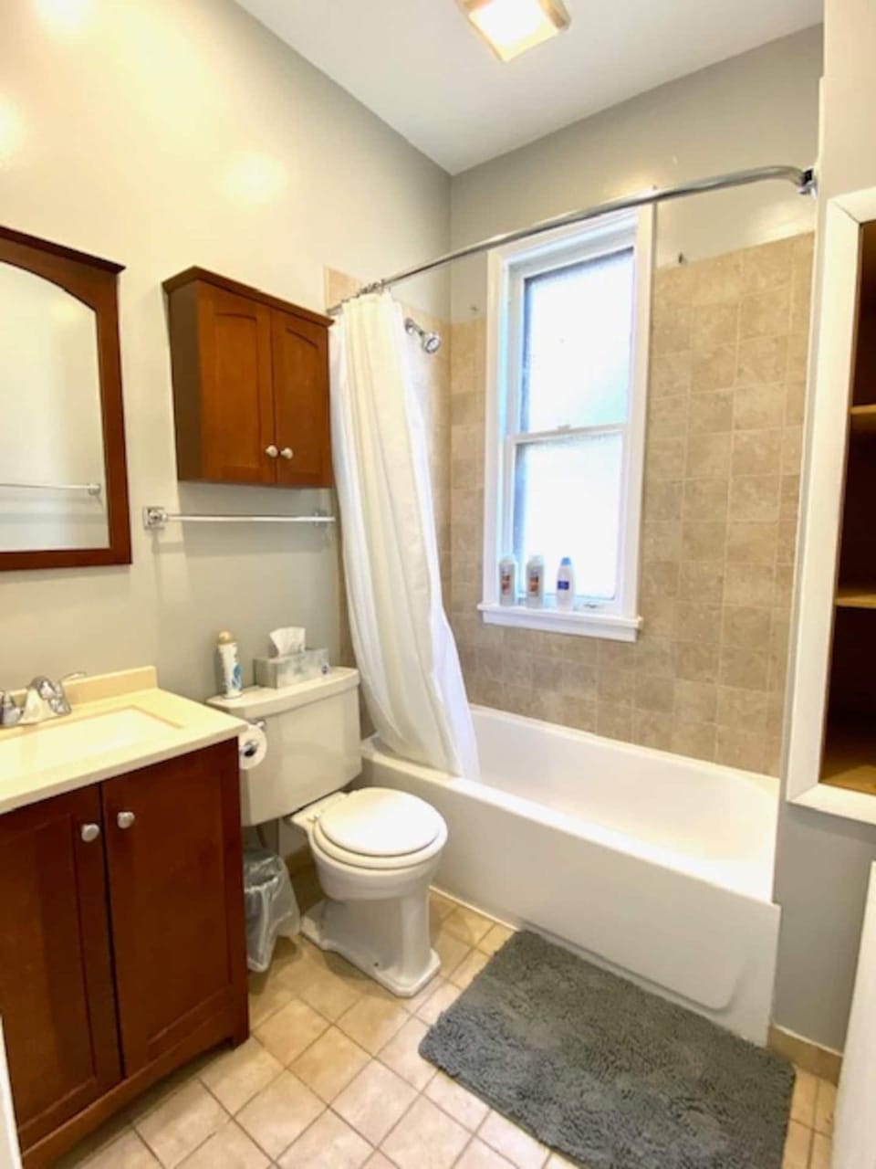 Lakeview Hideaway 3BR Walk to Wrigley Sleeps 8 Apartment in Chicago